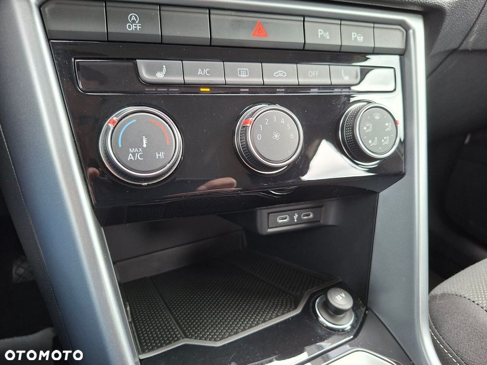 Volkswagen T-Roc - 21