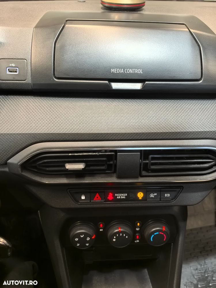 Dacia Logan TCe 90 Essential - 14