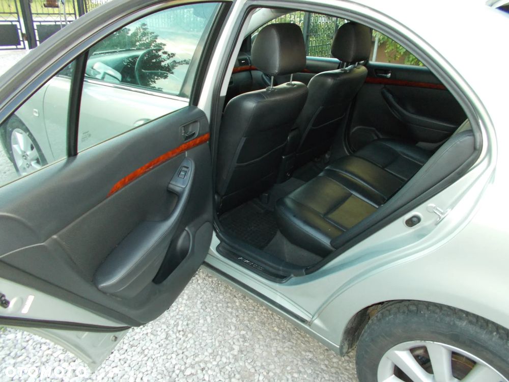 Toyota Avensis 2.0 D-4D Sol - 3