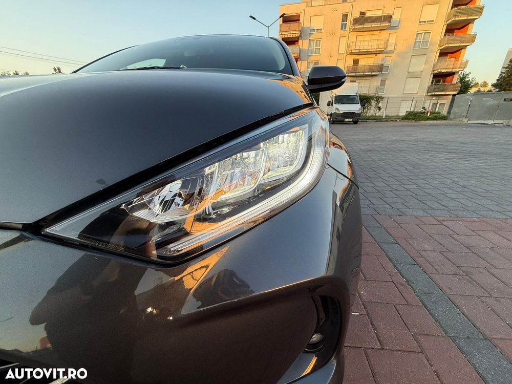 Toyota Yaris 1.5 VVT-i HSD Dynamic Plus Bi-tone - 2