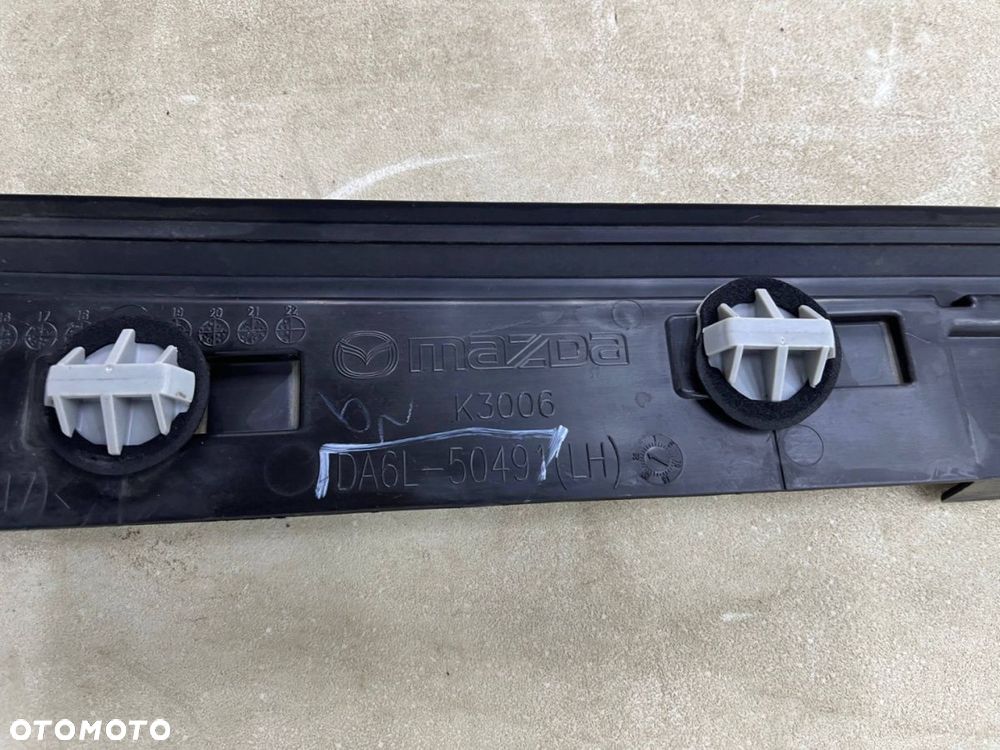 Nakładka progu Mazda 2 III DJ 14r.- lewa listwa progowa zewnętrzna dolna próg da6l-50491 - 16