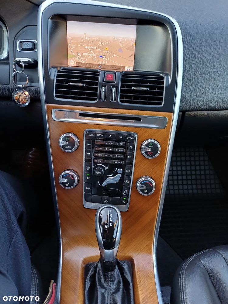 Volvo XC 60 D4 AWD Summum - 11