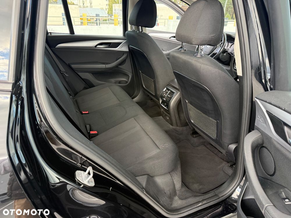 BMW X3 xDrive20d Advantage - 24