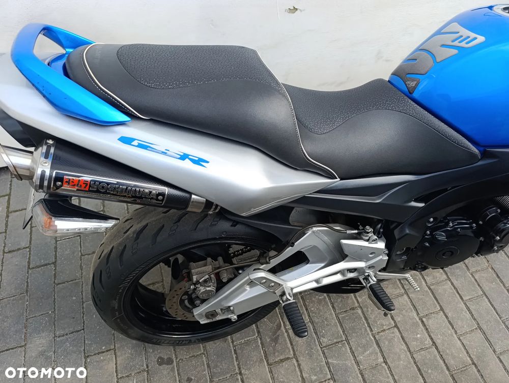 Suzuki GSR - 12