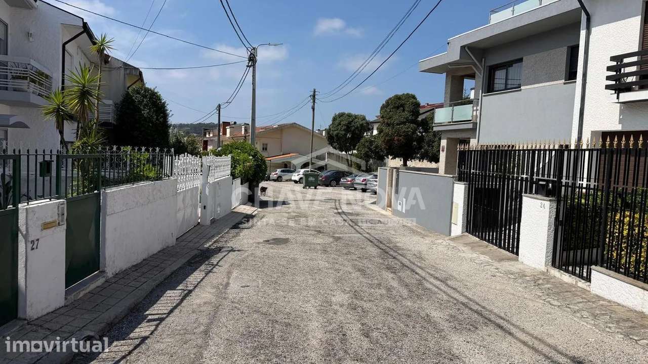 Moradia V4 c/ Garagem em Vilar de Andorinho - Grande imagem: 4/31