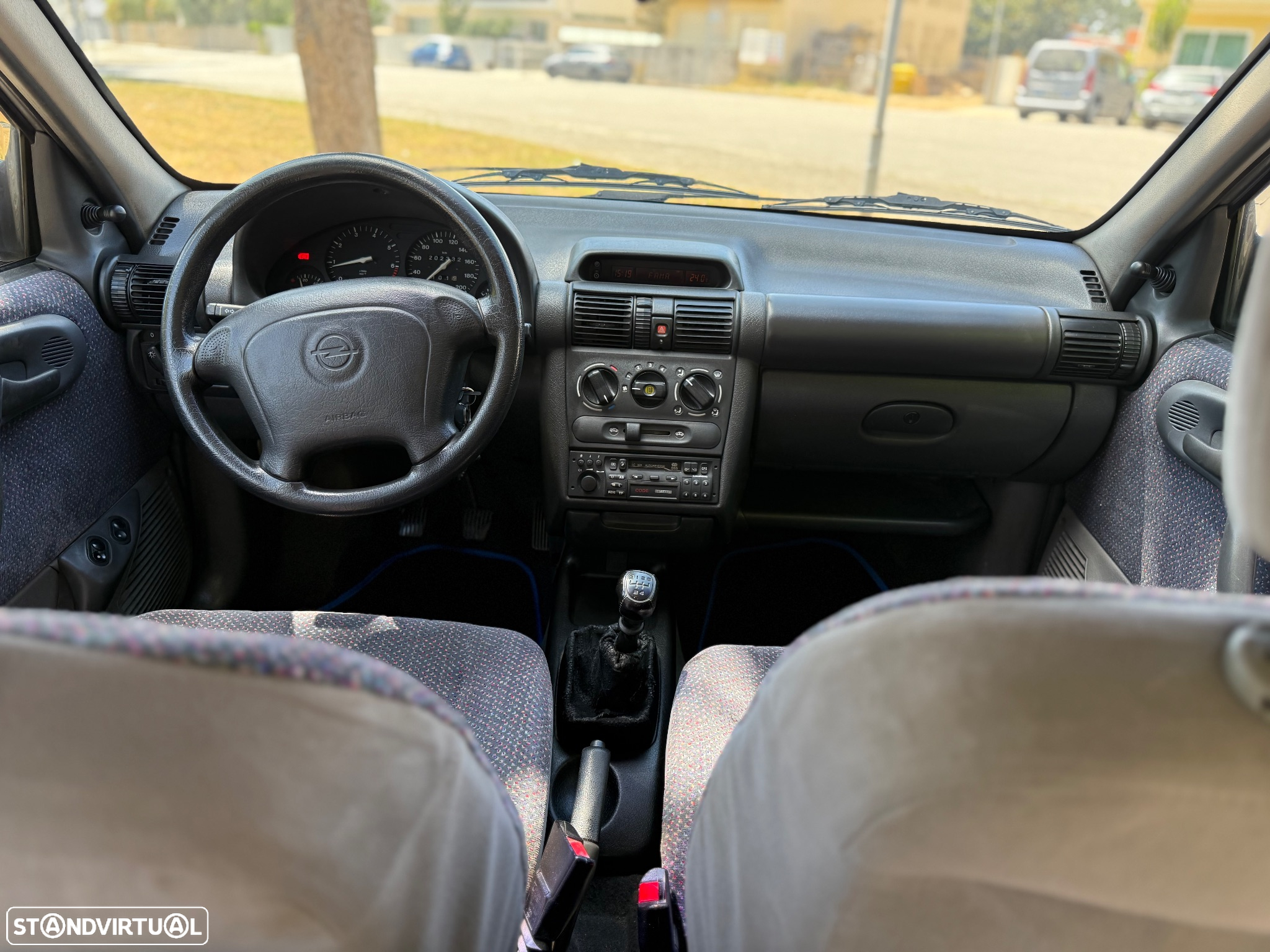 Opel Corsa 1.4 16V GLS - 10