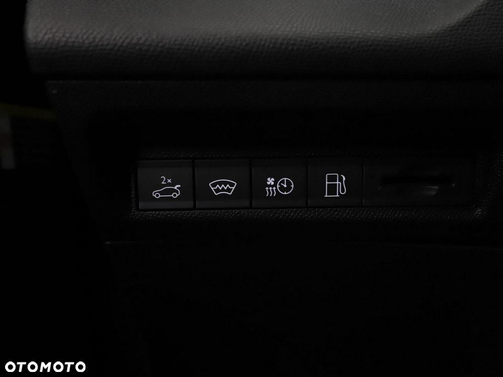 Peugeot 408 1.6 Plug-In Hybrid 225 GT EAT8 - 37