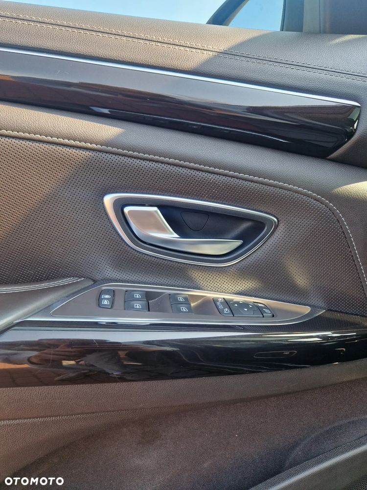 Renault Espace 1.6 dCi Energy Initiale Paris EDC 7os - 10