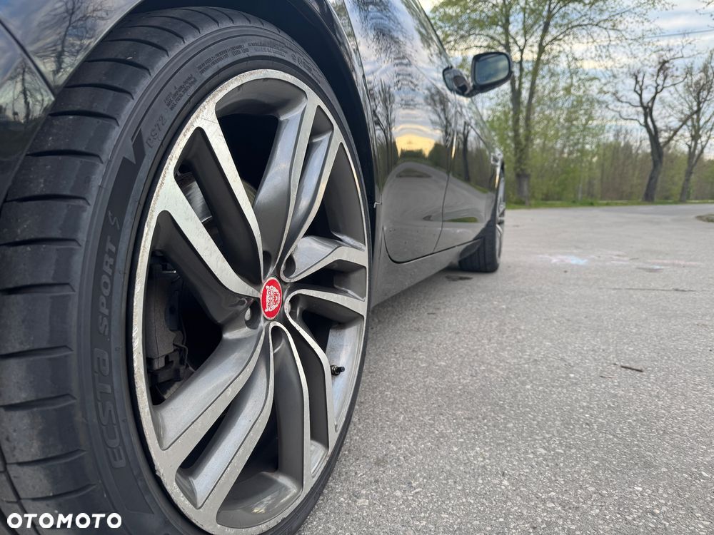 Jaguar XE 2.0 T Portfolio - 7