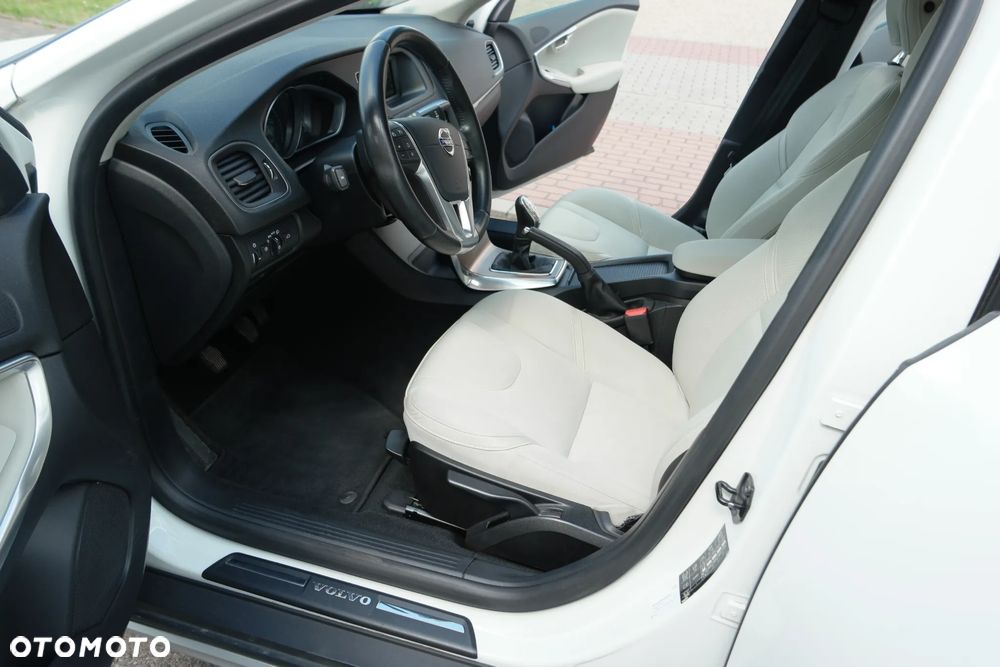 Volvo V40 - 18