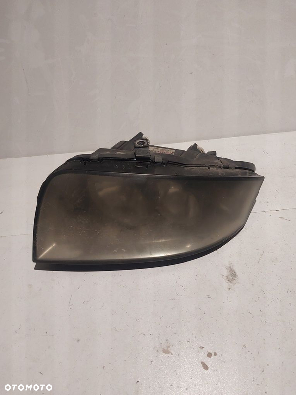 EU Europa Audi A2 a 2 lampa przednia przód reflektor lewa lewy