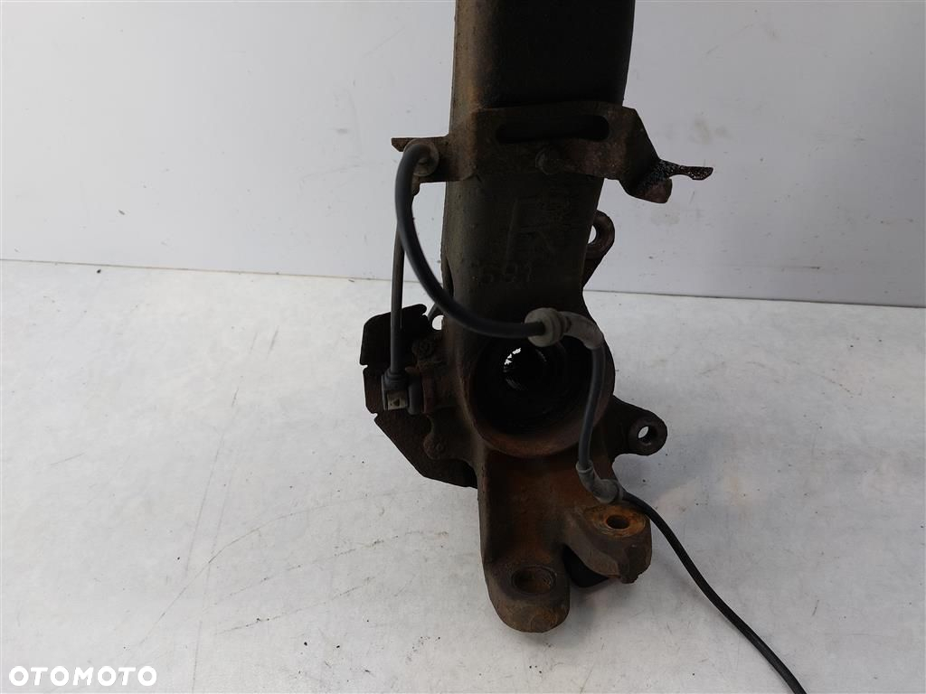 Zwrotnica PIASTA WAHACZ prawa przód Audi A8 D2 1994-2002R  4D0407258L - 4