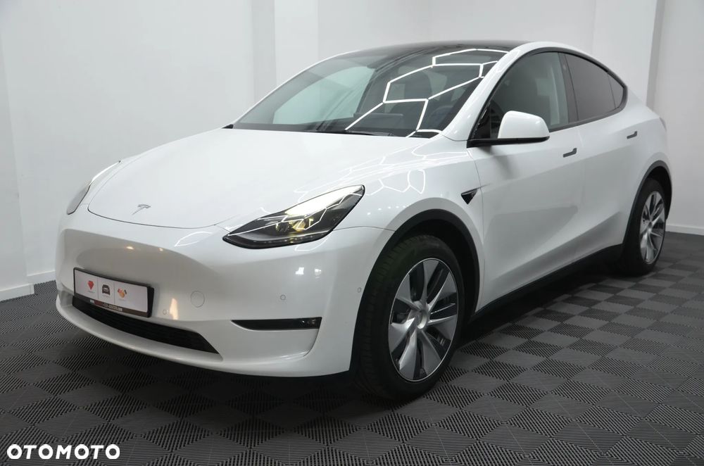 Tesla Model Y Long Range AWD - 4