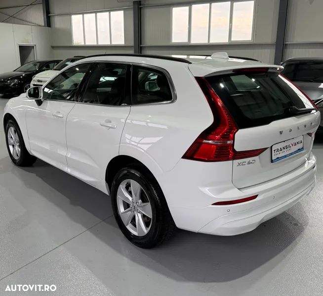 Volvo XC 60 B4 MHEV AWD Momentum Pro - 4