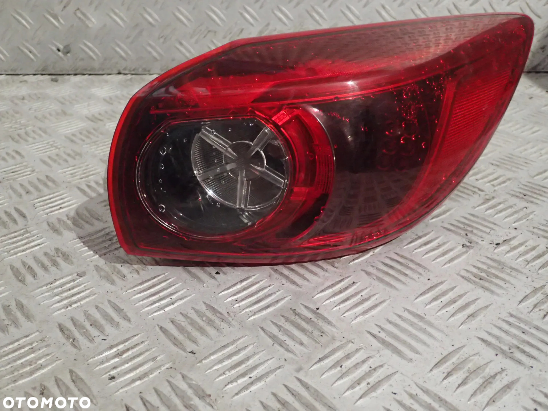 LAMPA PRAWA TYLNA LED MAZDA 3 III BM B45D-51150 - 2