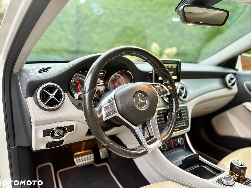 Mercedes-Benz GLA 200 7G-DCT AMG Line - 27