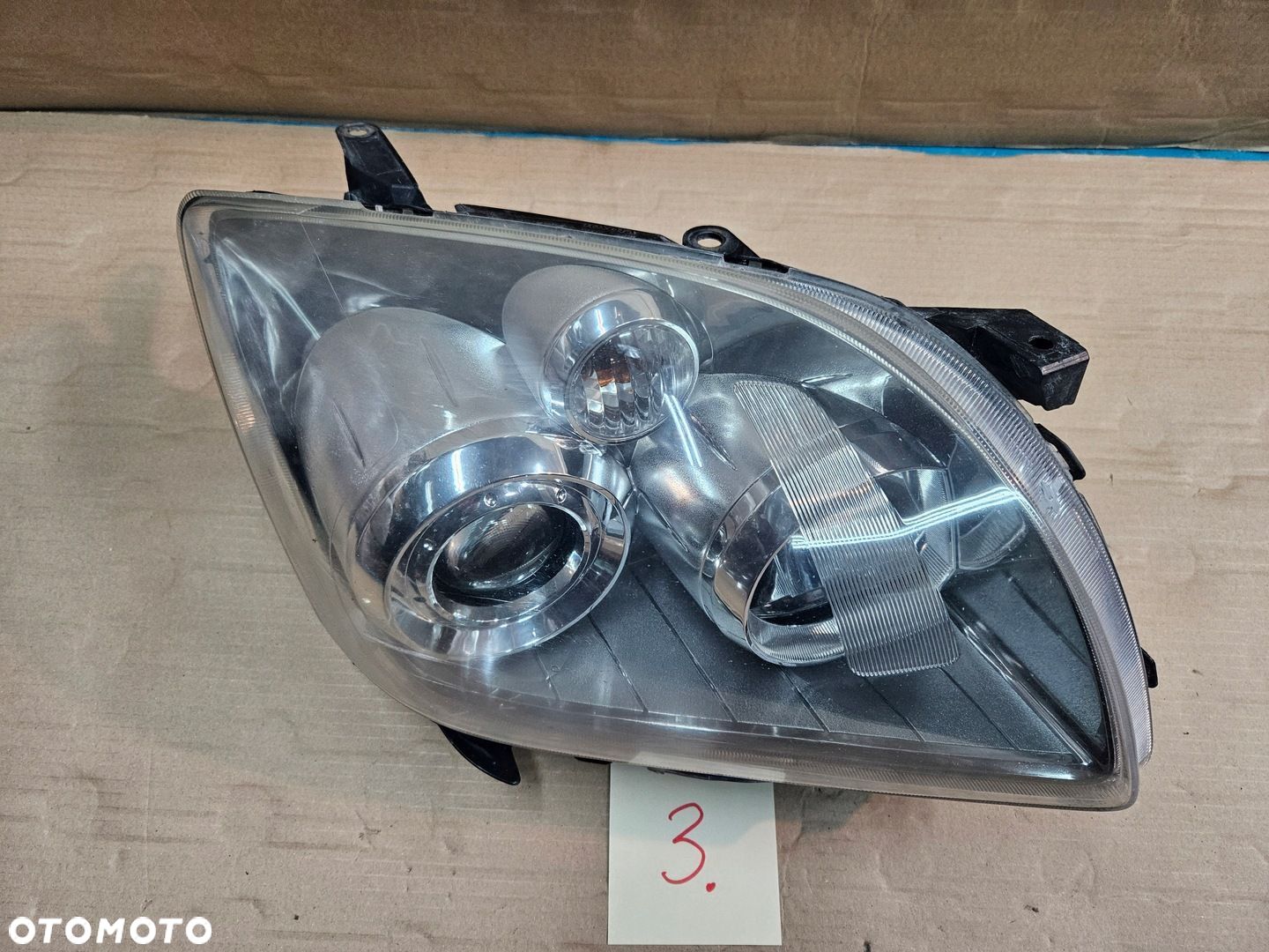 TOYOTA AVENSIS T25 06-08 LAMPA PRZÓD PRAWY - 1
