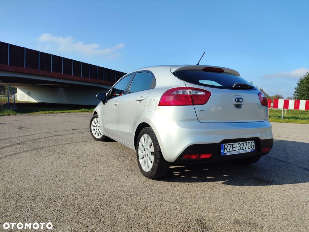 Kia Rio 1.4 L - 5