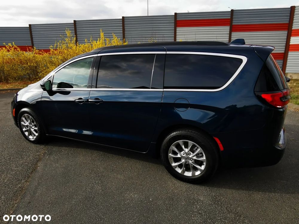 Chrysler Pacifica - 16