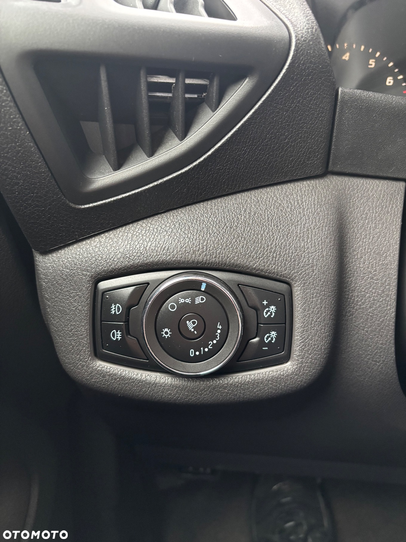 Ford Tourneo Connect 1.0 EcoBoost Start-Stop Ambiente - 24