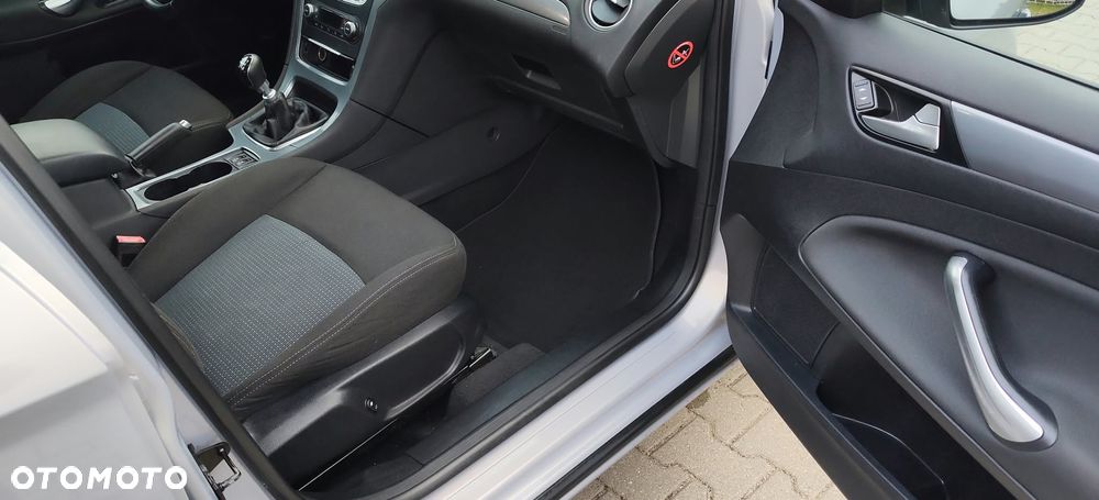 Ford Mondeo 2.0 TDCi Ghia - 12