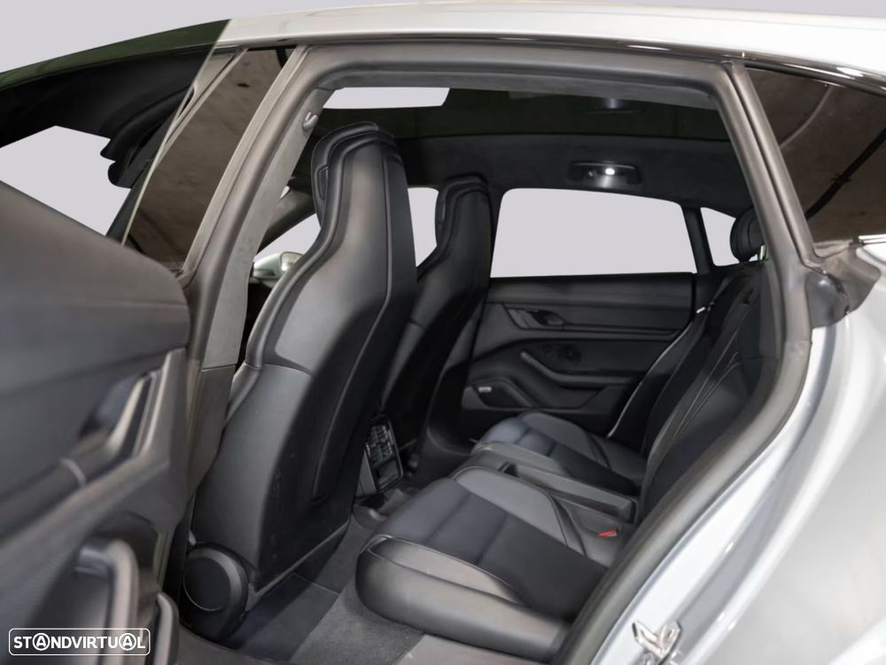 Porsche Taycan Sport Turismo - 21