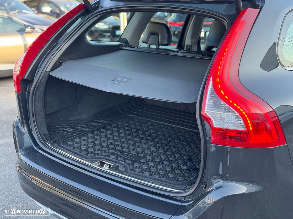 Volvo XC 60 2.0 D4 Momentum Geartronic - 7