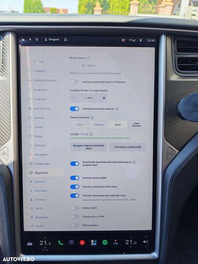 Tesla Model S - 12