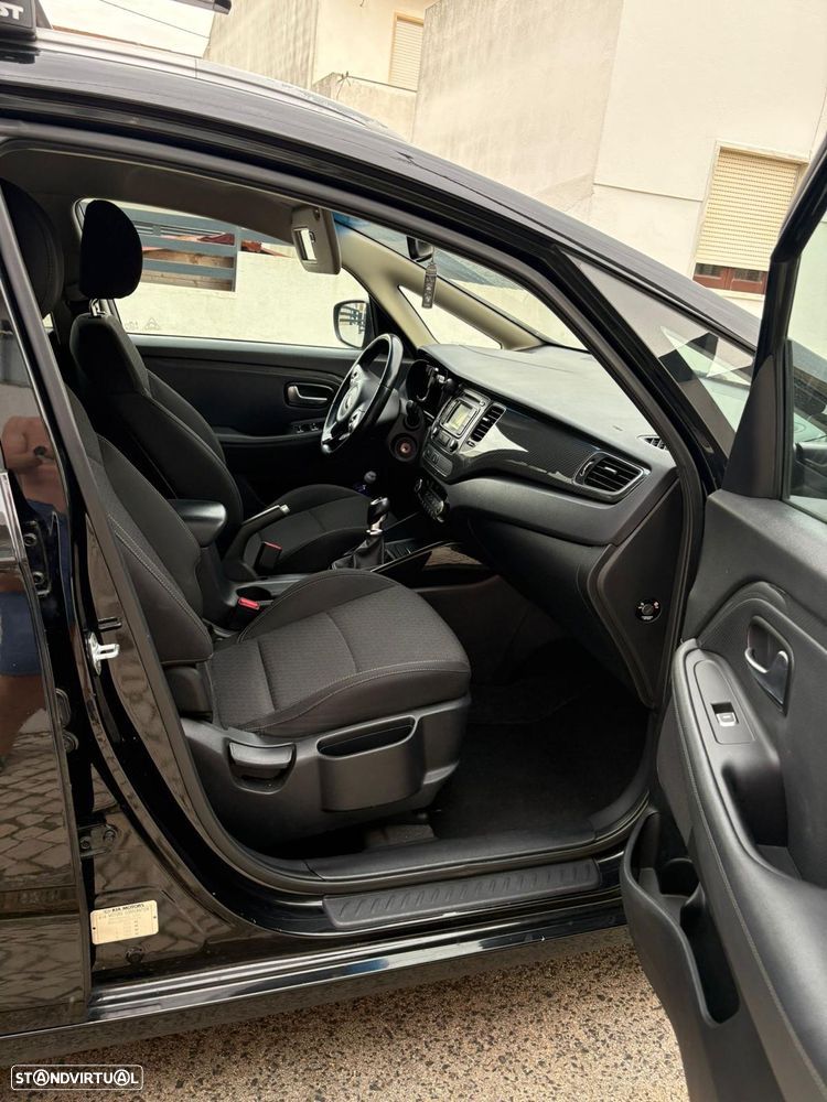 Kia Carens - 7
