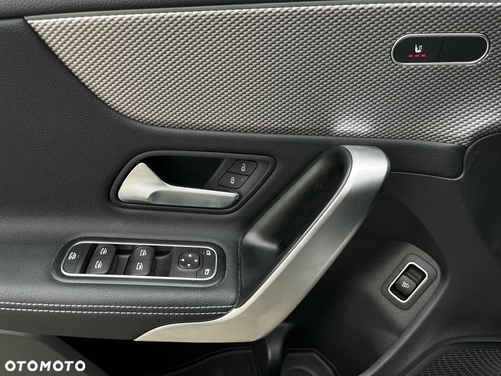 Mercedes-Benz CLA 180 7G-DCT - 13