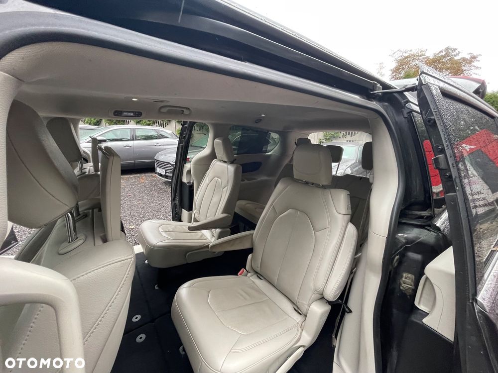 Chrysler Pacifica - 27
