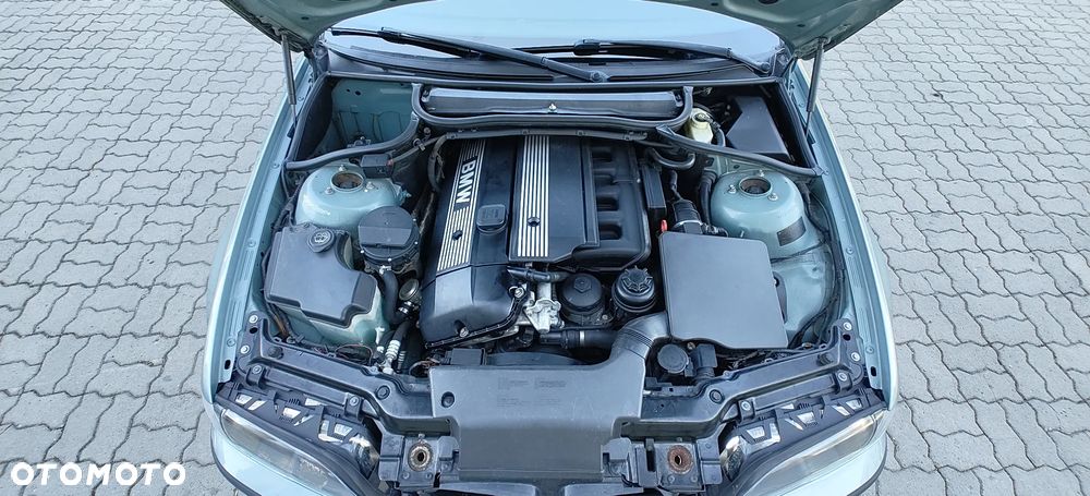 BMW Seria 3 320i - 8