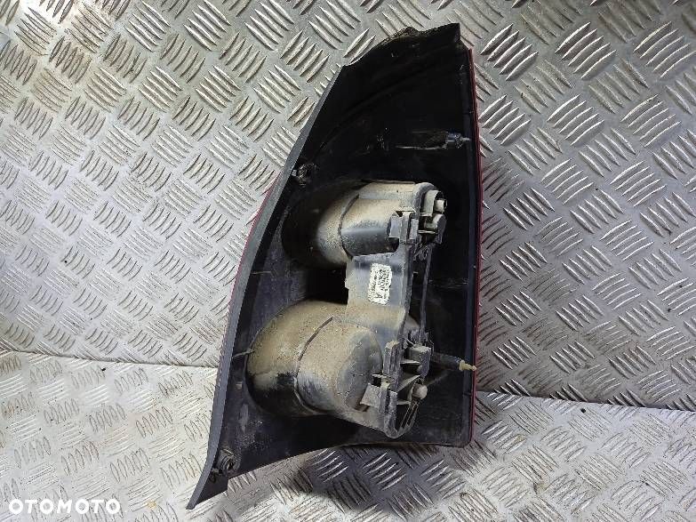 LAMPA LEWA TYLNA NISSAN PRIMERA P12 - 2