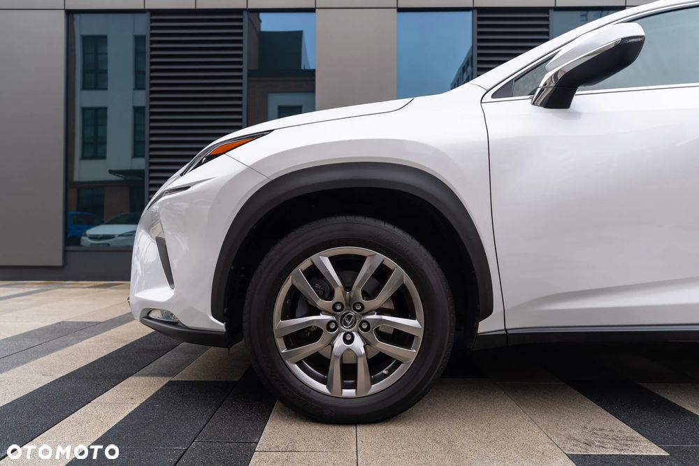 Lexus NX 300h Business Edition AWD - 9