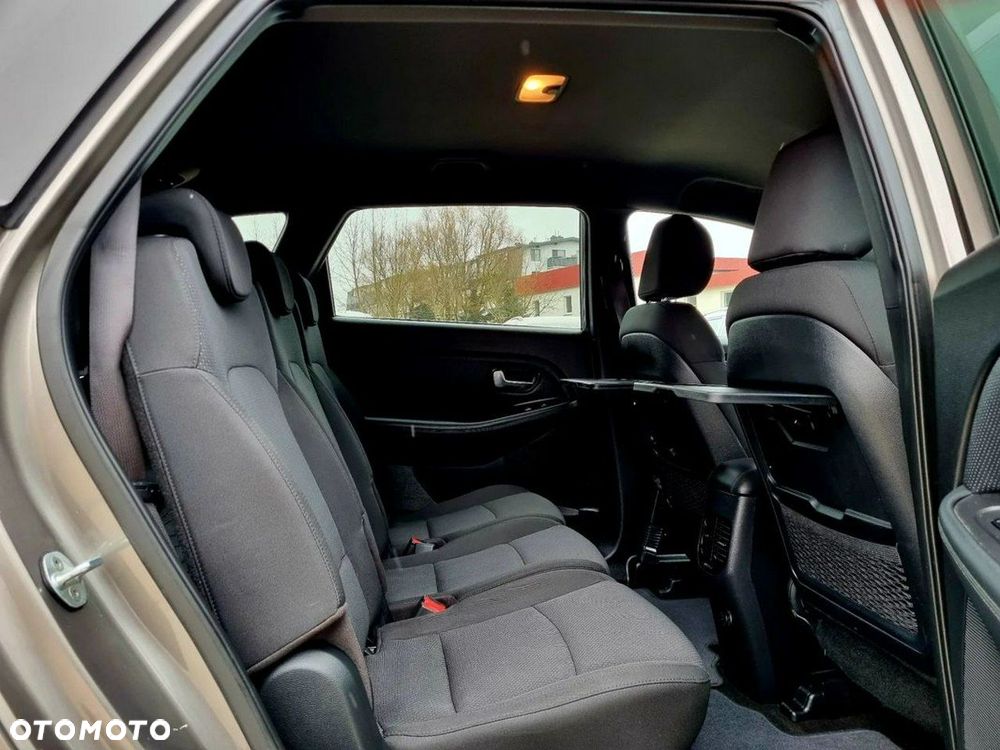 Kia Carens 1.7 CRDi L 7os - 11