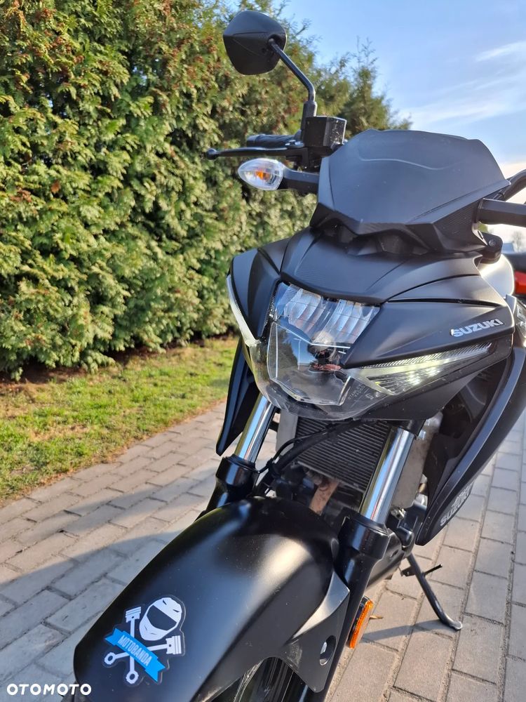 Suzuki GSX - 11