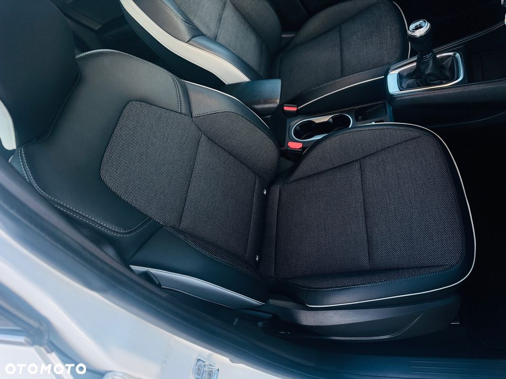 Renault Captur TCe 100 EXPERIENCE - 11