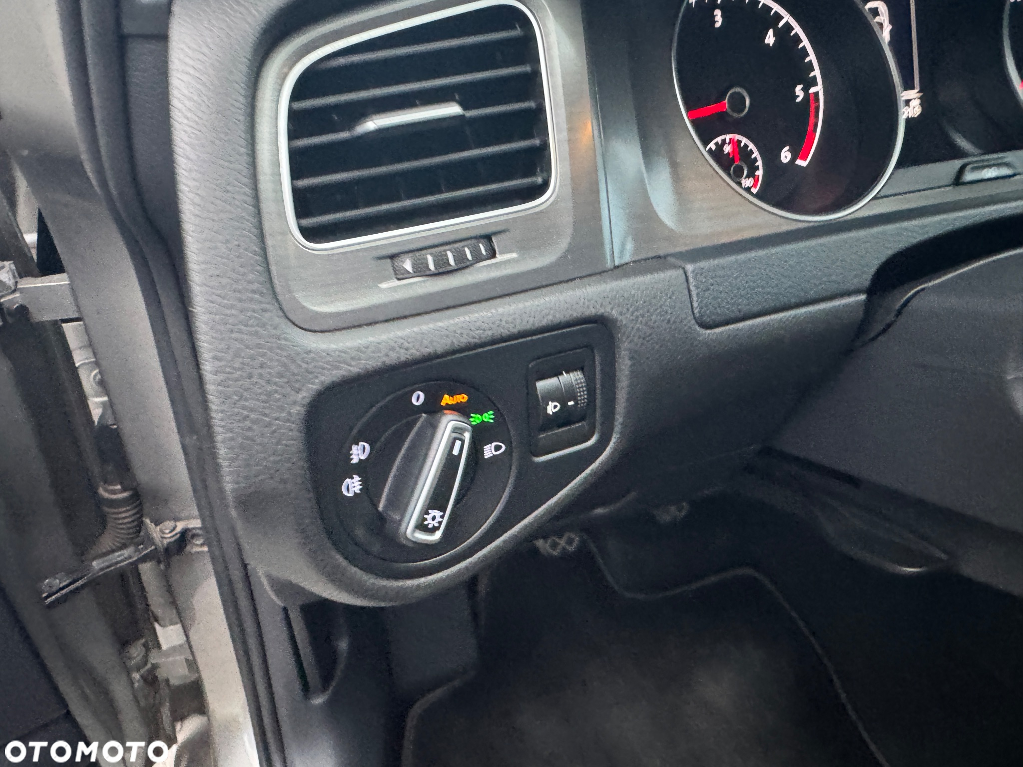Volkswagen Golf 1.6 TDI BlueMotion Technology Comfortline - 13