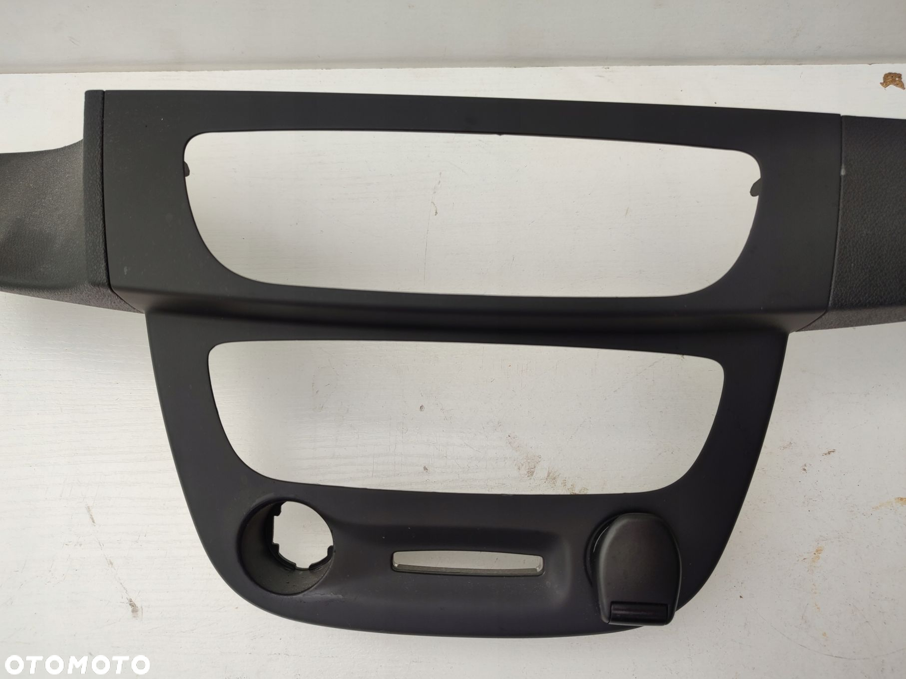 Ramka radia RENAULT MEGANE III LIFT EUROPA 110 TYS - 2