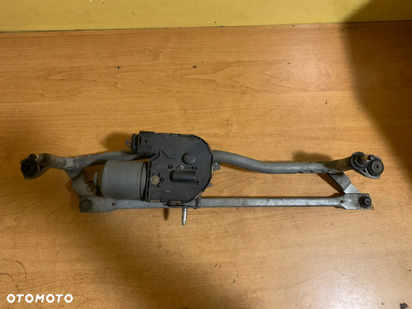 MECHANIZM WYCIERACZKI AUDI A3 8P 8P1955119E