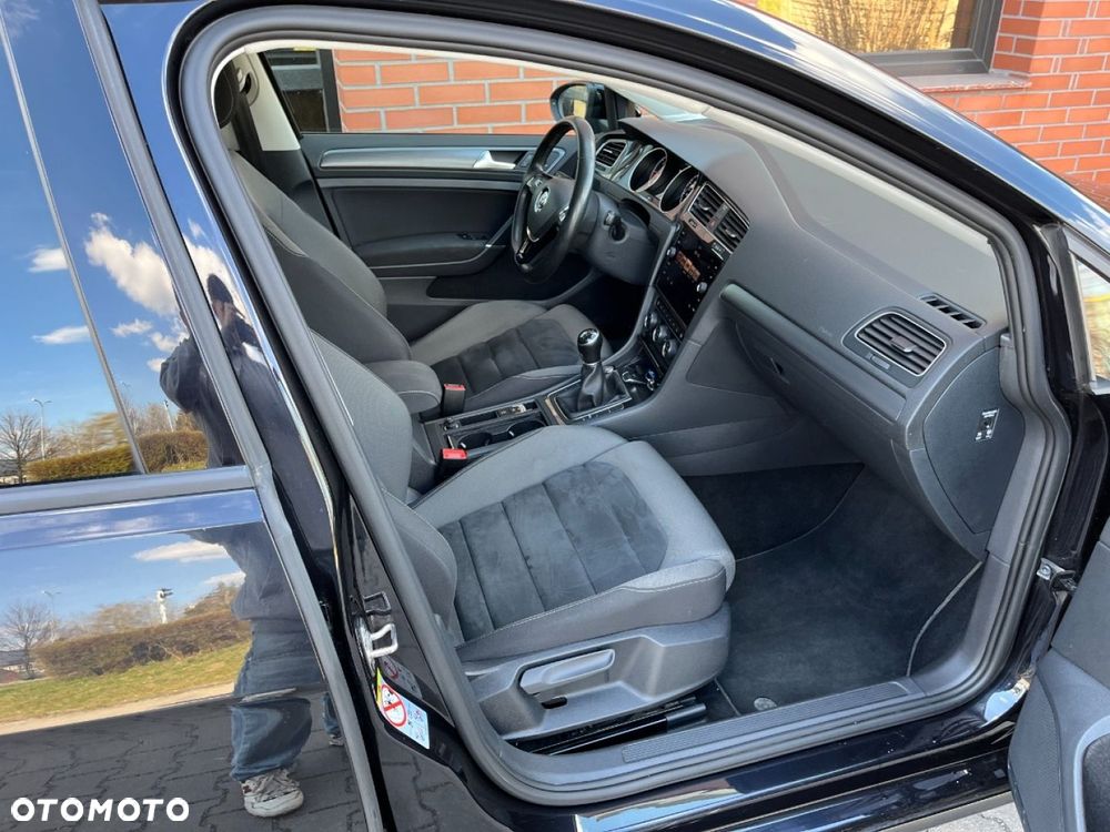 Volkswagen Golf Variant 2.0 TDI SCR Highline - 15