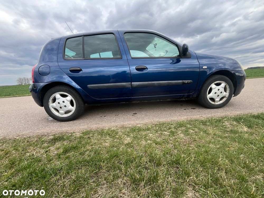 Renault Clio - 8