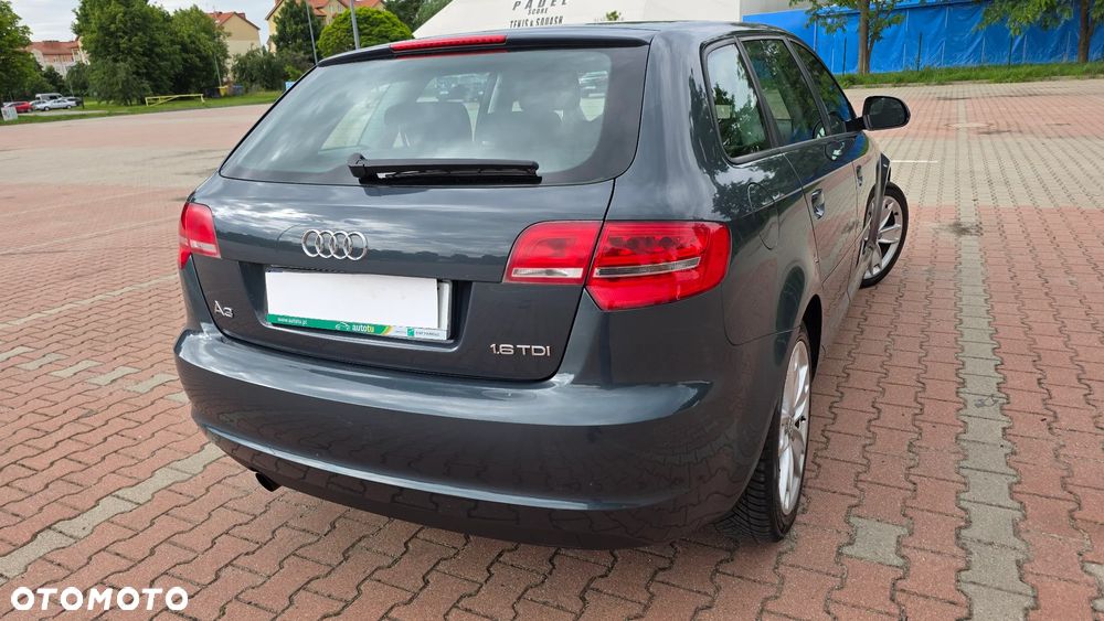 Audi A3 Sportback 1.6 TDI DPF Ambition - 4