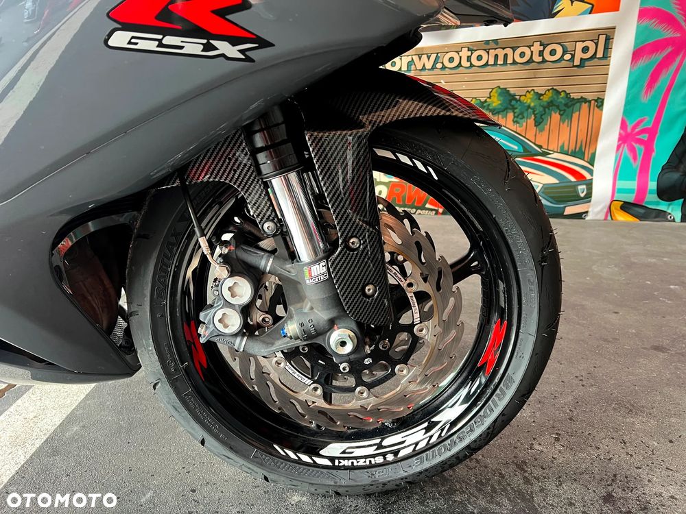 Suzuki GSX-R - 25