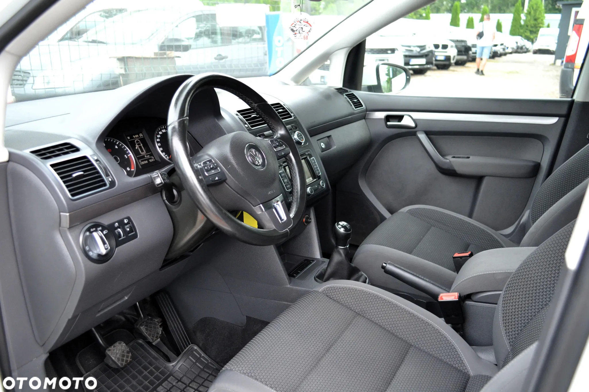 Volkswagen Touran 1.6 TDI DPF BlueMotion Technology Trendline - 8