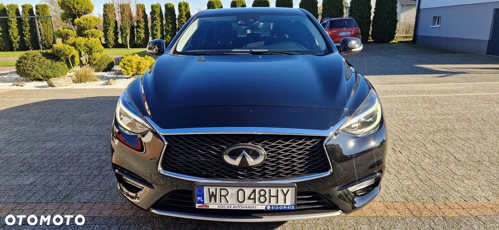 Infiniti Q30 - 8