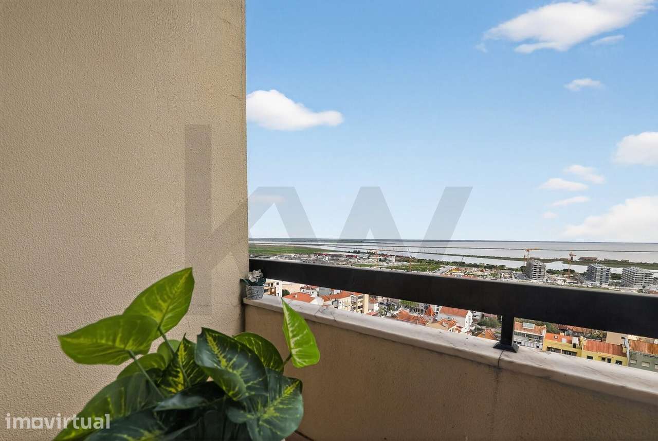T4 com vista Tejo, duas suítes, quatro varandas e box - Grande imagem: 5/27