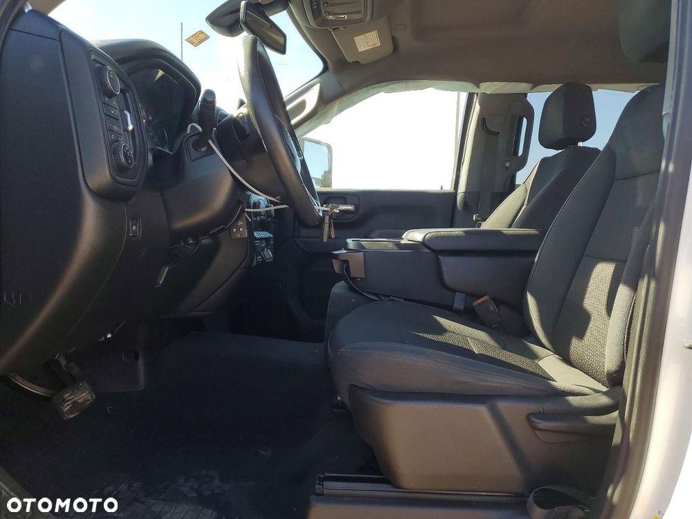 Chevrolet Silverado - 8