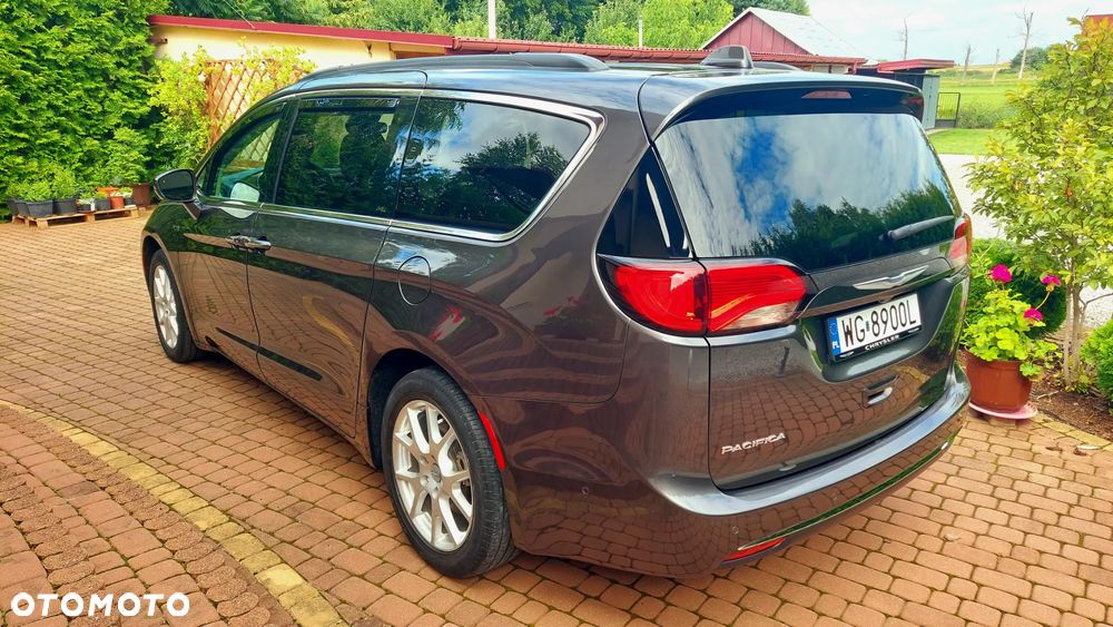 Chrysler Pacifica - 14