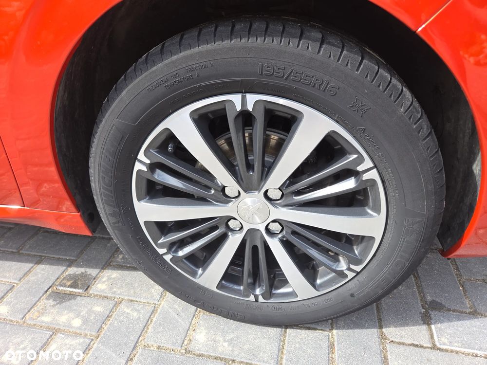 Peugeot 208 - 24